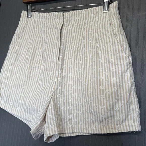 En Saison Riley High-Waisted Cream Stripe Short Embroidered Pinstripe Size Small - Picture 7 of 13